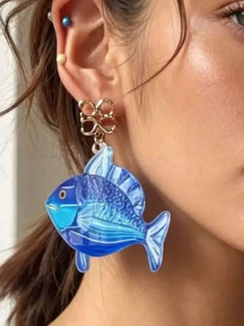 Blue Fish dangle Earring R671